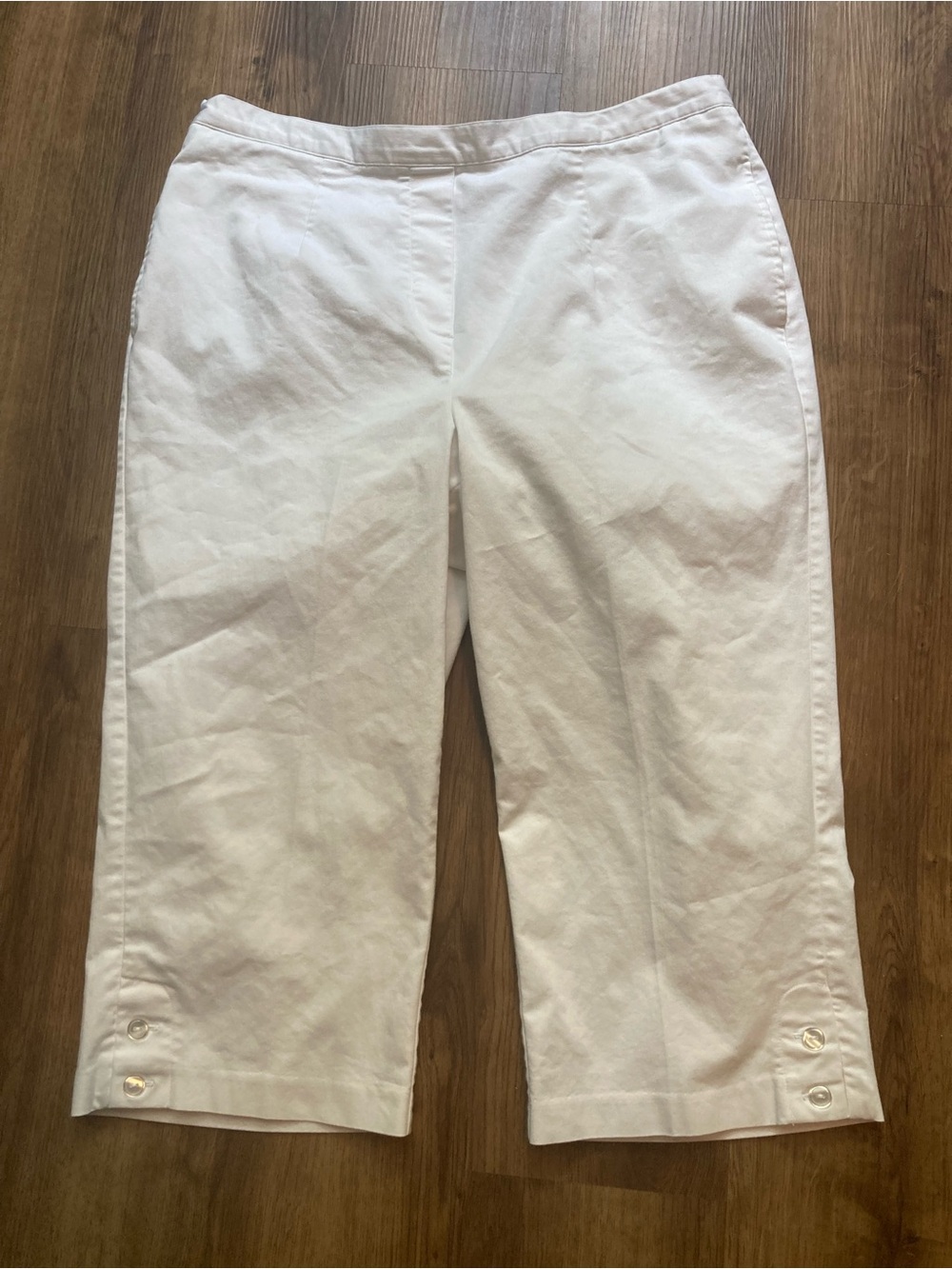 Alfred Dunner White Capris 18W